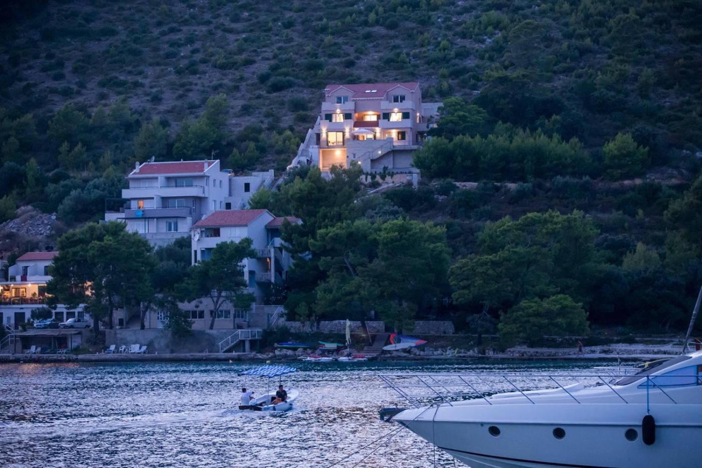 Apartments Ladesta Lastovo Exteriör bild